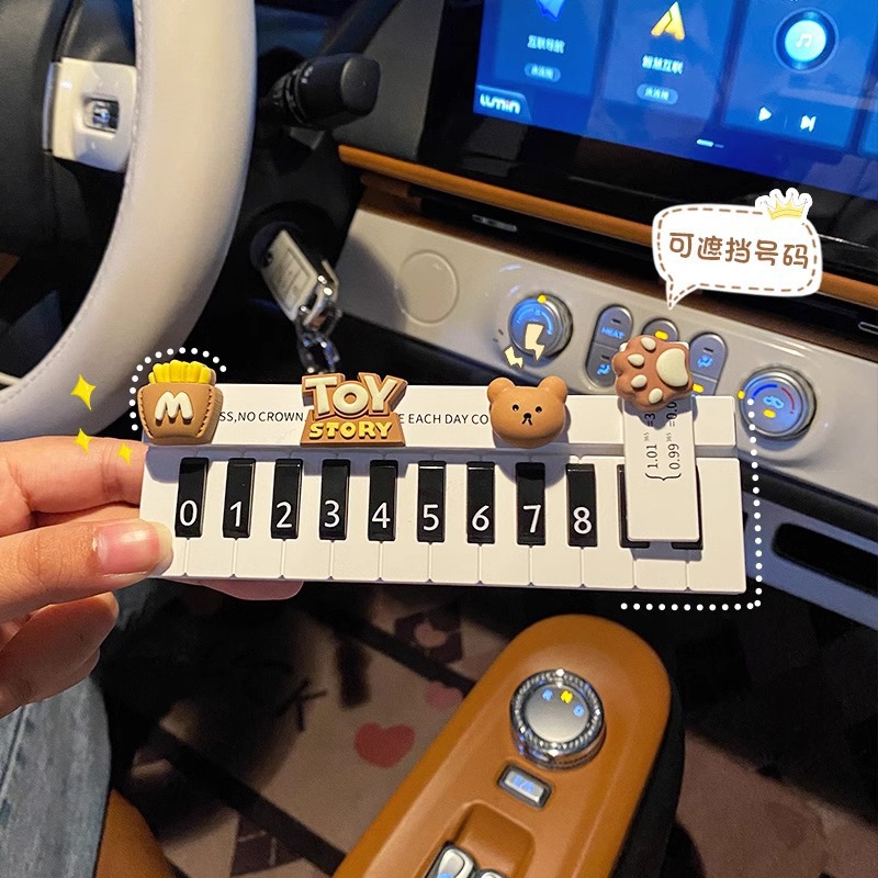 Número de matrícula de estacionamiento de automóviles, teclas de piano, dibujos animados lindos, movimiento temporal de automóviles, transferencia de automóviles, señal de estacionamiento, decoración creativa en el automóvil, mujer