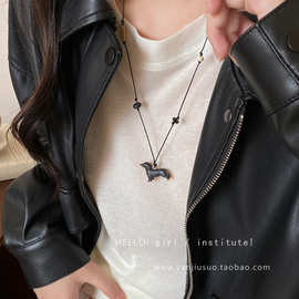 萌趣卡通立体腊肠狗黑绳吊坠项链女小众设计感长款可爱毛衣链配饰