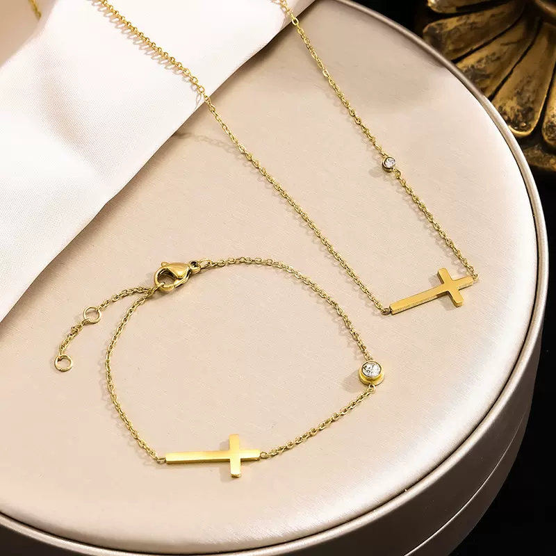 欧美风小众锆石十字架项链轻奢简约闪亮职场锁骨链女钛钢不掉色