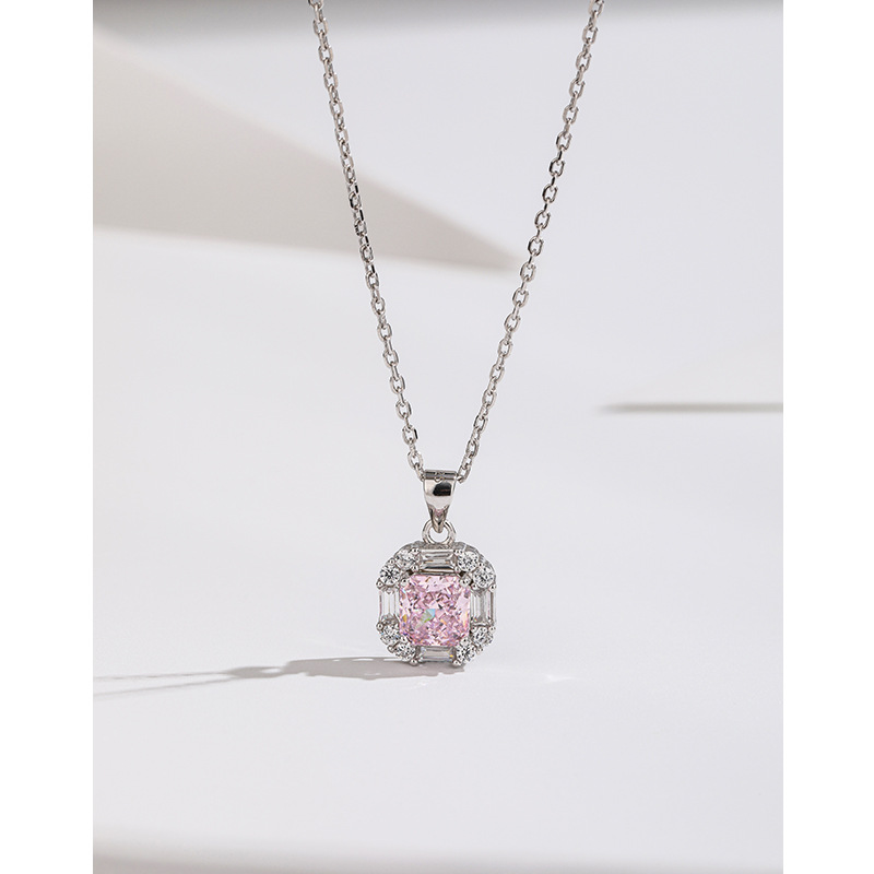 S925 plata esterlina hielo flor corte collar cuadrado para las mujeres Luz de lujo de alto grado temperamento nicho de alto carbono diamante colgante clavícula cadena