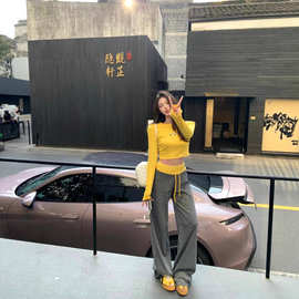 秋冬舒适套装热辣黄短款圆领长袖上衣宽版松紧腰休闲裤套装