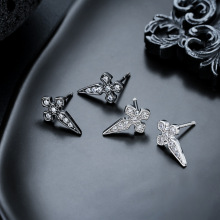 朋克十字架耳钉男锆石耳蜗钉耳骨钉甜酷个性耳饰女高级感百搭饰品