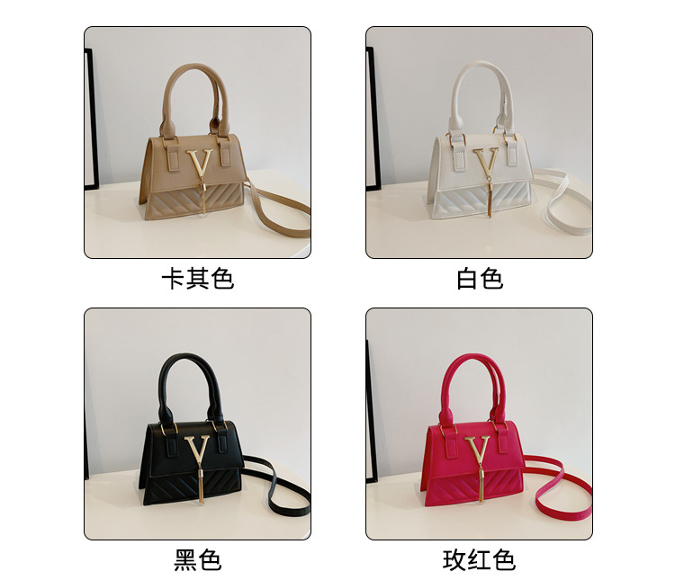 This year, trendy, fashionable and high-quality handbags are in vogue. Women's bags with stylish tassels and unique diagonal patterns are single-shoulder crossbody women's bags Application Scenario