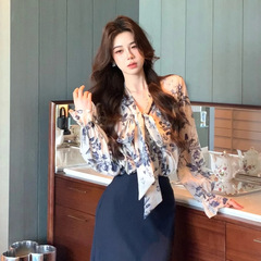 木子李的李墨染花影早秋水墨印花飘带衬衫藏青风衣半裙三件套
