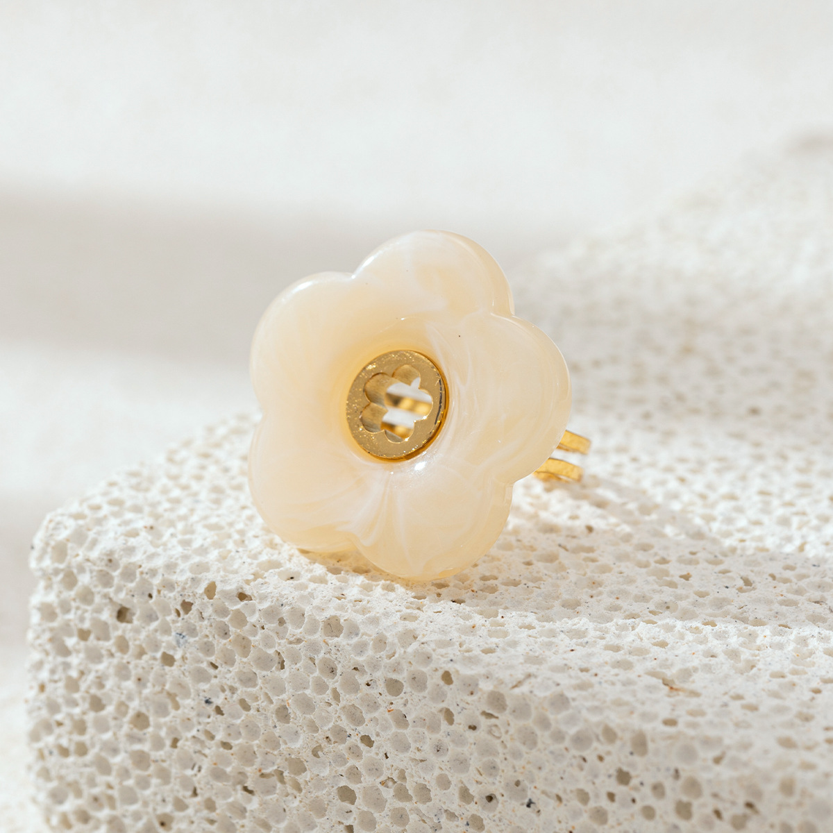 Collar de acrílico de lujo ligero de nicho universal de flores acrílicas conjunto de joyerías transfronterizas para mujeres