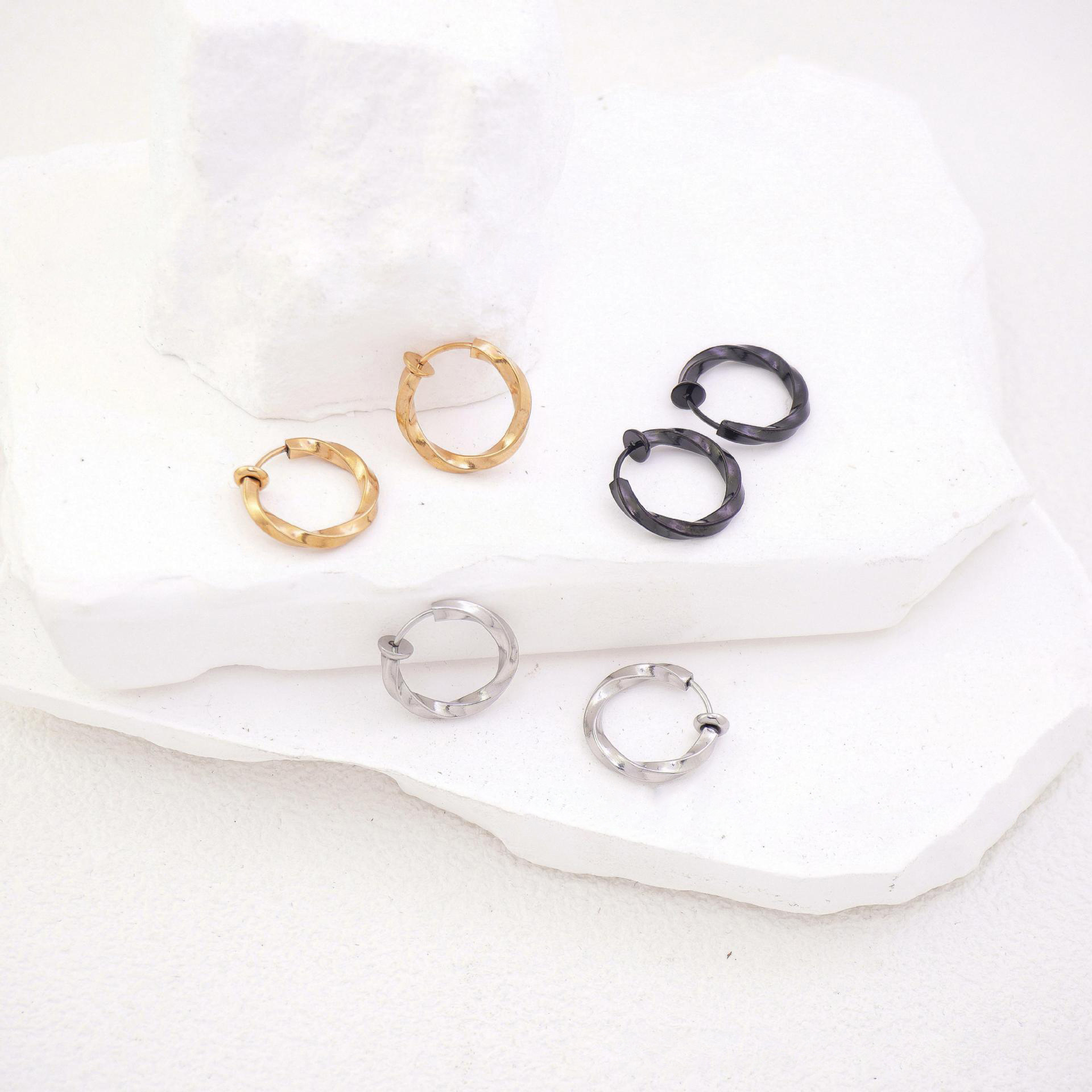 Light Luxury and High-End Earrings, Twist Ear Clips, No Pierced Ears, Twisted Spring Ear Clips, Personalized Trendy Exaggerated Earrings Wholesale