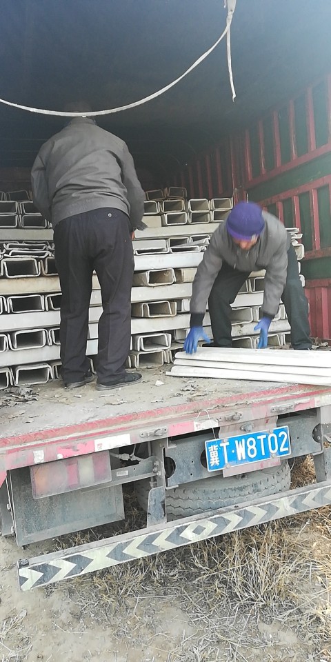 大量供應鐵路電纜線槽菱鎂型阻燃複合電纜槽混凝土水泥電纜槽