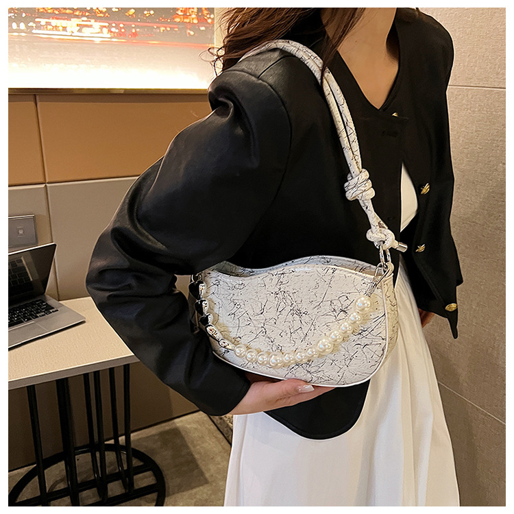 French chain armpit bag, women's high-end sense, niche trendy fashion handbag, western-style crescent bag_voghion.com