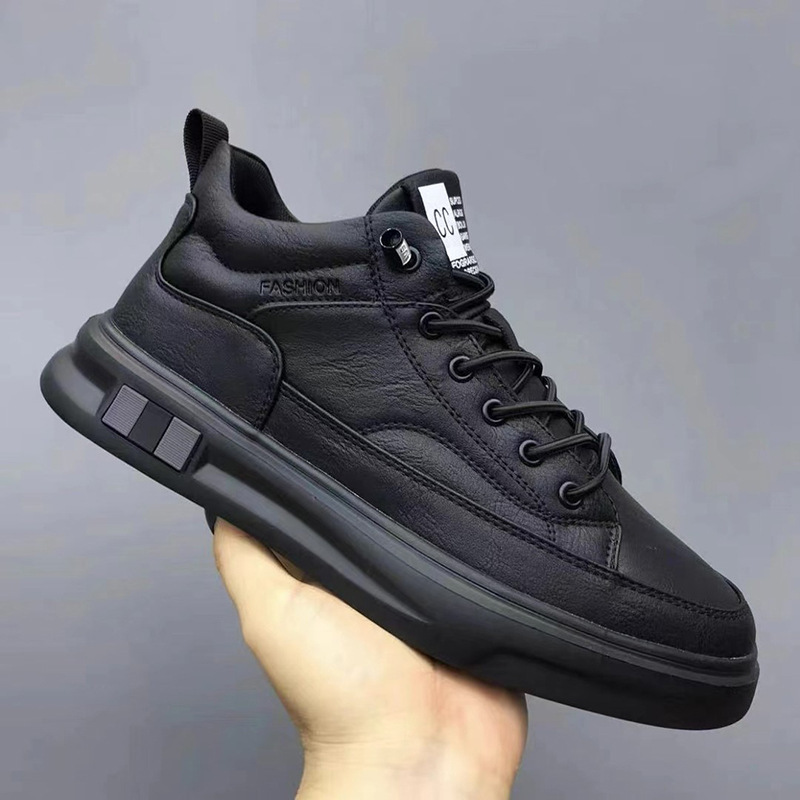 Nuevos zapatos para hombres de color sólido, zapatos de skate de cuero negro impermeable, zapatos casuales de moda para hombres, zapatos al por mayor.