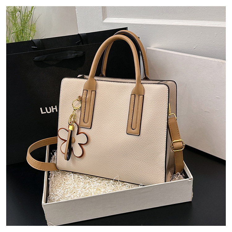 Women's Medium Pu Leather Solid Color Elegant Classic Style Zipper Crossbody Bag display picture 12