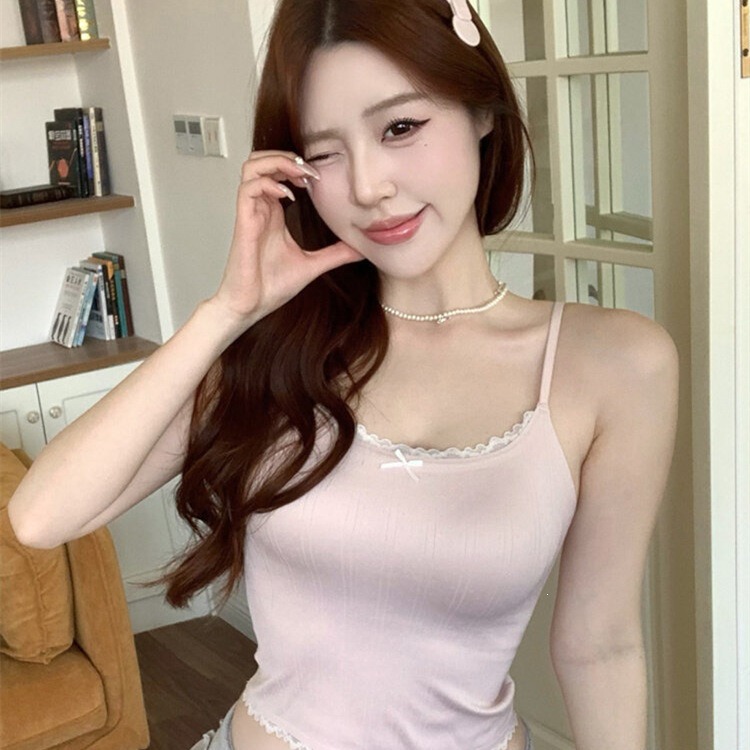 Sweet and soft lace camisole lingerie for women, suitable for both outer and inner wear, slimming and flattering, with bra pads and a beautiful backless design.