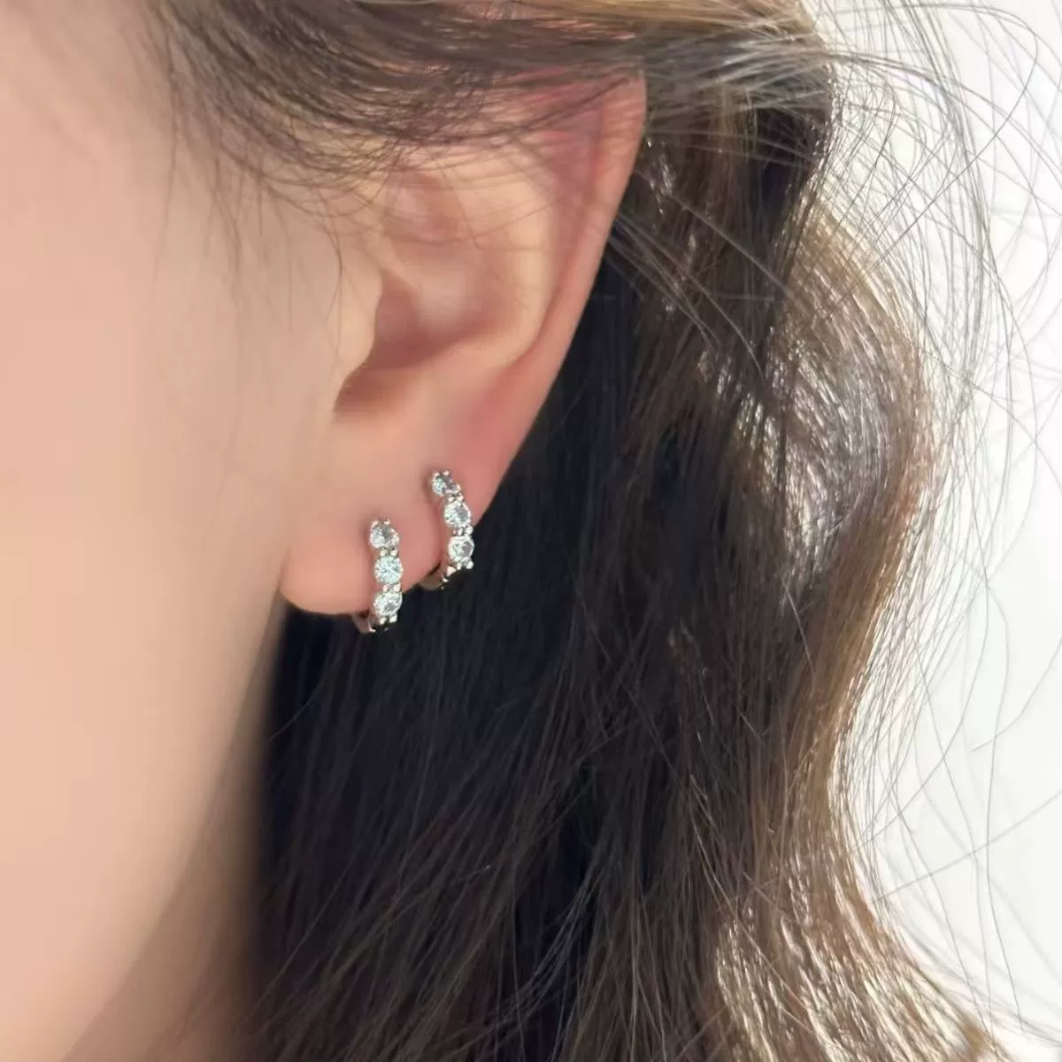 Изысканные серьги с цирконием