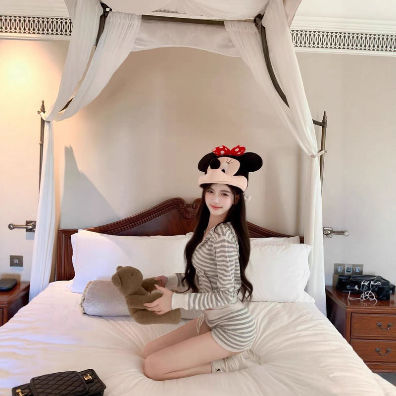若语 气质纯欲舒适私服系列 灰白条纹连帽开衫短裤套组秋冬款|undefined