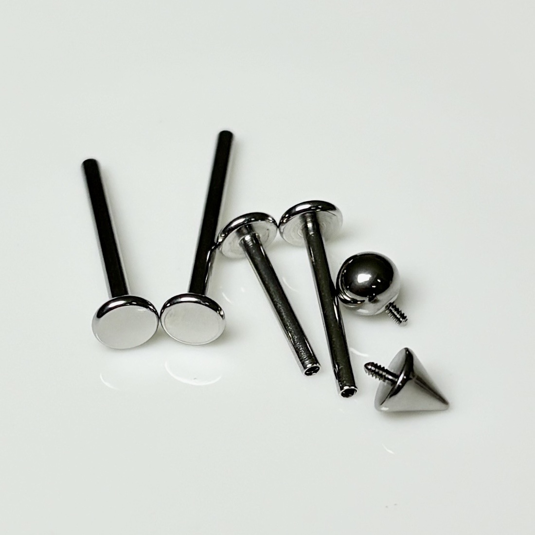16G labret stud size and finish detail