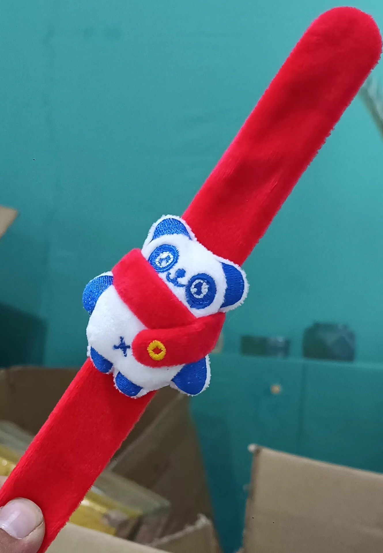 56 # bufandas debajo del panda rojo