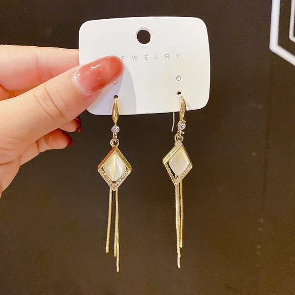 geometric fashionable retro earrings from pearl with tassels