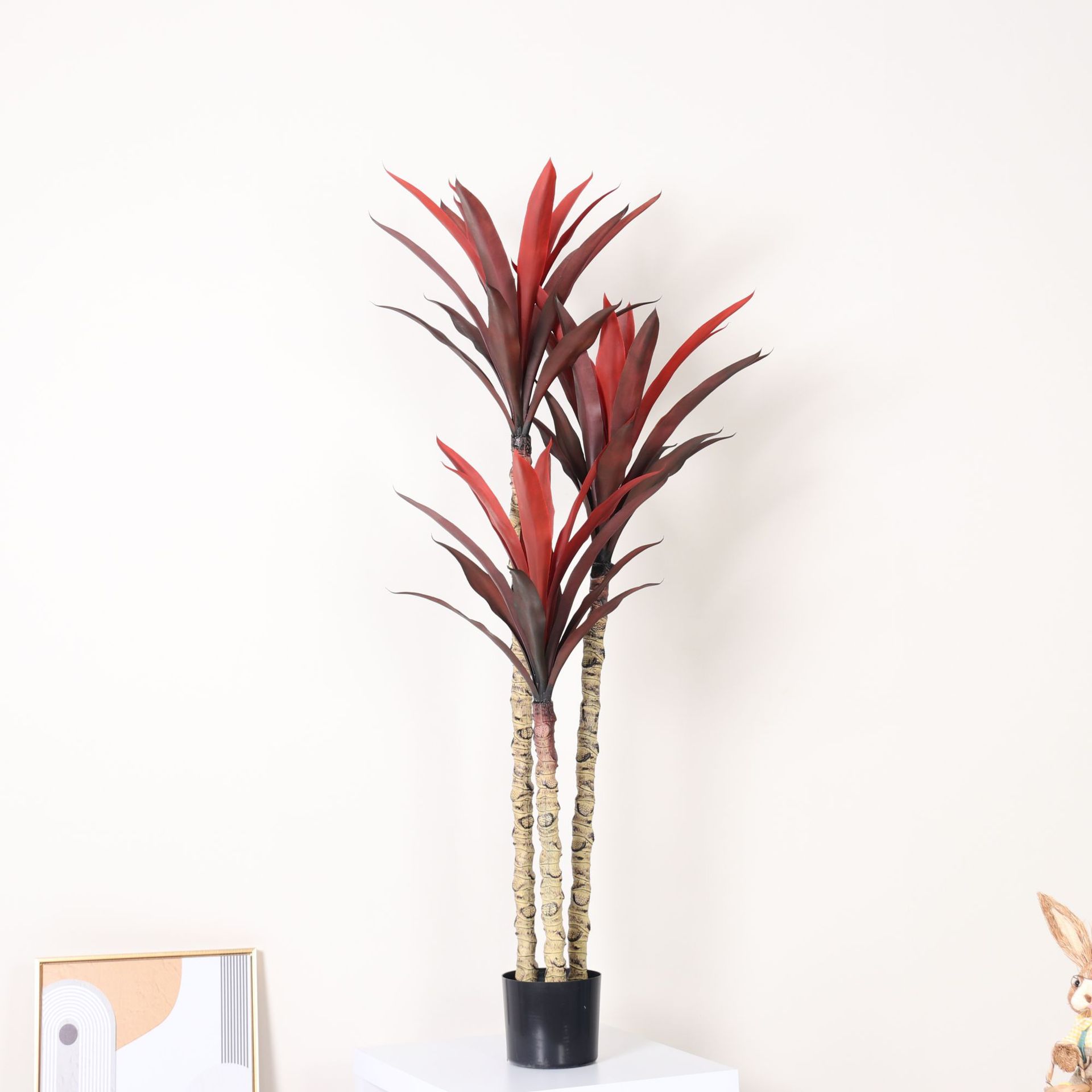 Simulación de plantas verdes, plantas en macetas, sisal, árboles falsos, plantas tropicales, ventanas, grandes interiores, salas de estar, decoraciones de piso a techo
