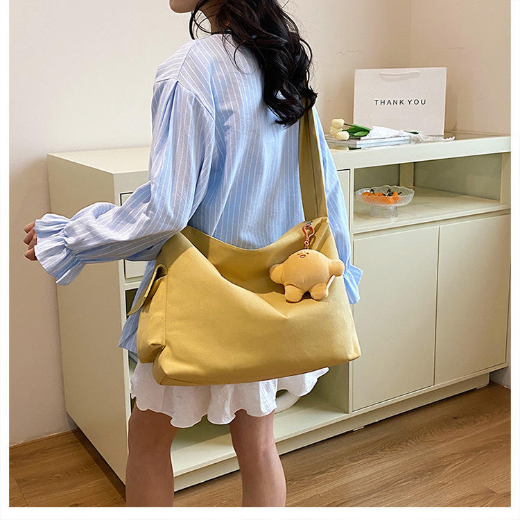 The 2024 new Korean-style simple and laid-back casual canvas crossbody bag and the large-capacity versatile tote bag are selling well undefined