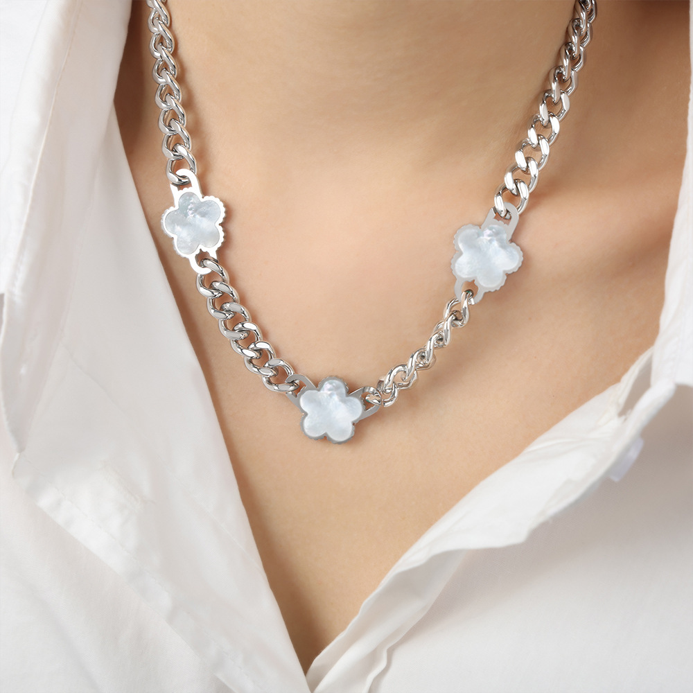 Flor de cinco hojas de la Reina Madre con incrustaciones de collar de diseño de acero de titanio chapado en oro de 18 quilates todo partido pulsera de cadena gruesa traje de joyería