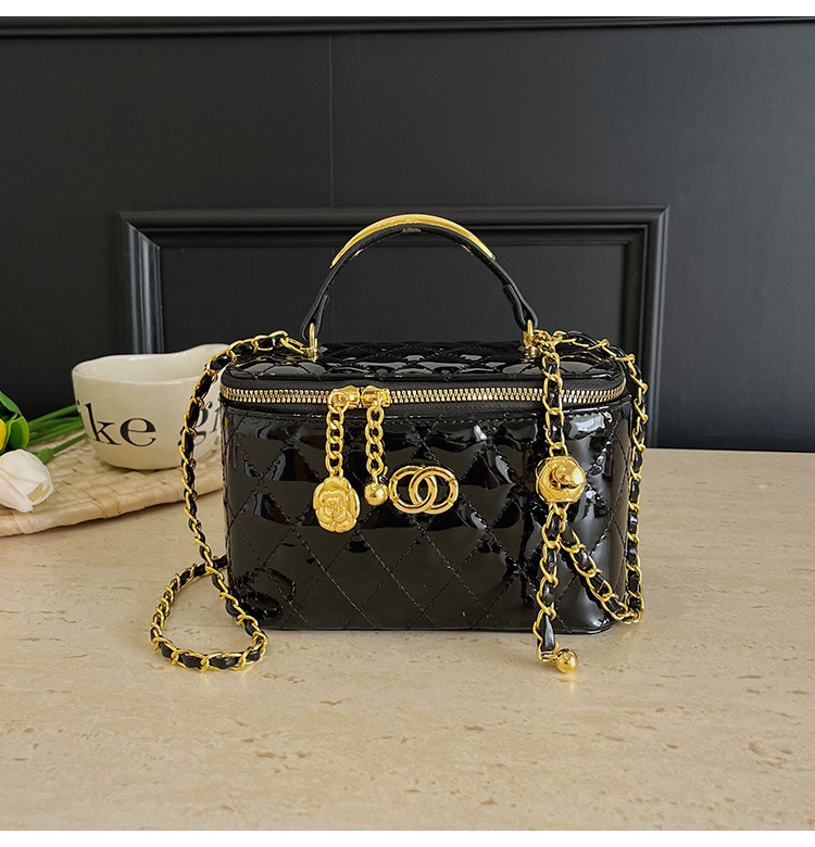 Bolso de mujer caja de mano de verano bolso pequeño 2026 nuevo estilo de alto nivel sensación pequeña fragancia estilo diamante cadena mochila