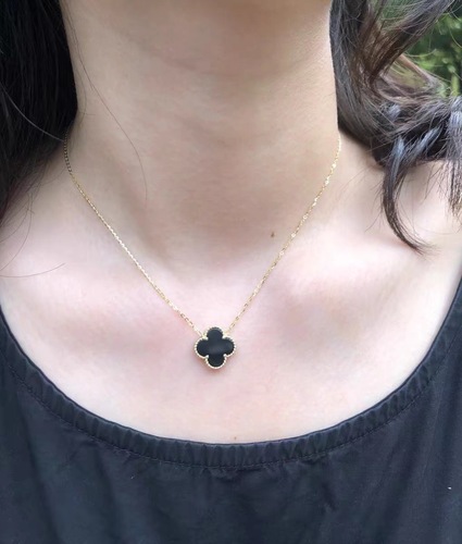 European and American fashion lucky four-leaf clover necklace earrings titanium steel 18K gold niche design high-end Internet celebrity same style