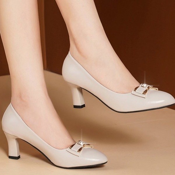 Zapatos de mujer de cuero suave de alta calidad 2024 primavera y otoño nuevos zapatos individuales de mujer de tacón medio tacón grueso zapatos de cuero casuales de todo fósforo