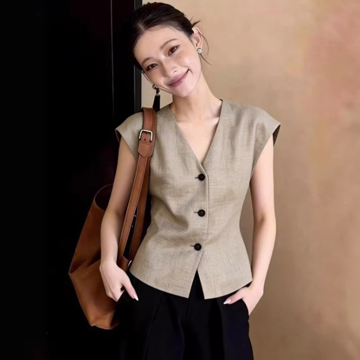 High-End Chic Khaki Suit Vest Shirt for Women, New Summer Style, Professional and Elegant Sleeveless Top for Work