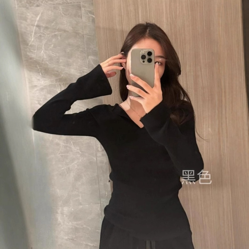 2025新型純色vネック修身tシャツの上着の女性の柔らかいモチモチとした減齢のファッションデザイン感のあるニットシャツ|undefined