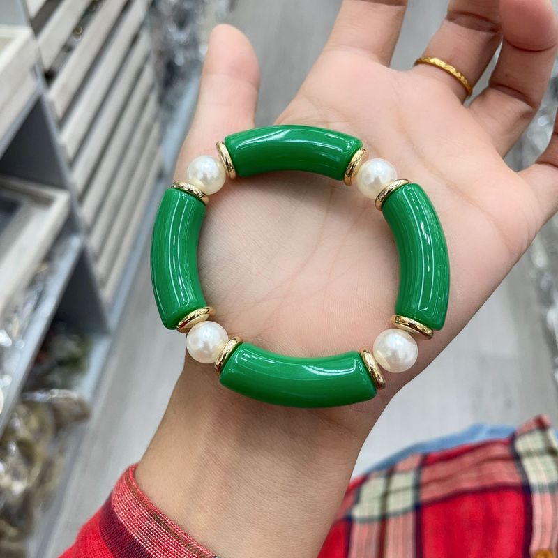ヨーロッパとアメリカのファッショナブルなパーソナライズされたアクリルエルボブレスレット、湾曲した竹管、女性用パール弾性ロープ友情ブレスレットジュエリー|undefined
