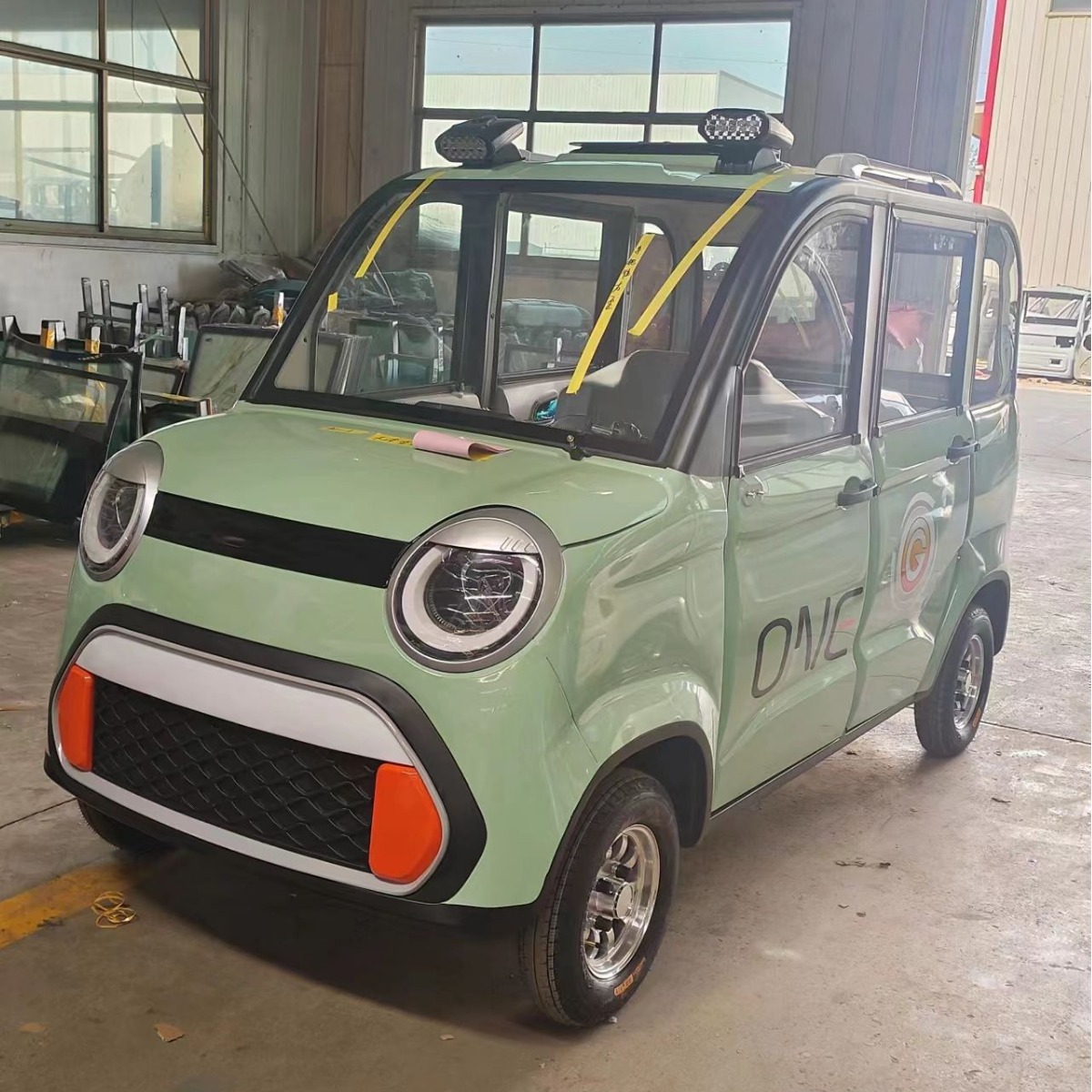 Cuatro ruedas eléctricas para adultos domésticos nuevos bajas velocidades scooter nueva energía para mujeres eléctricas bicicletas eléctricas de cuatro ruedas