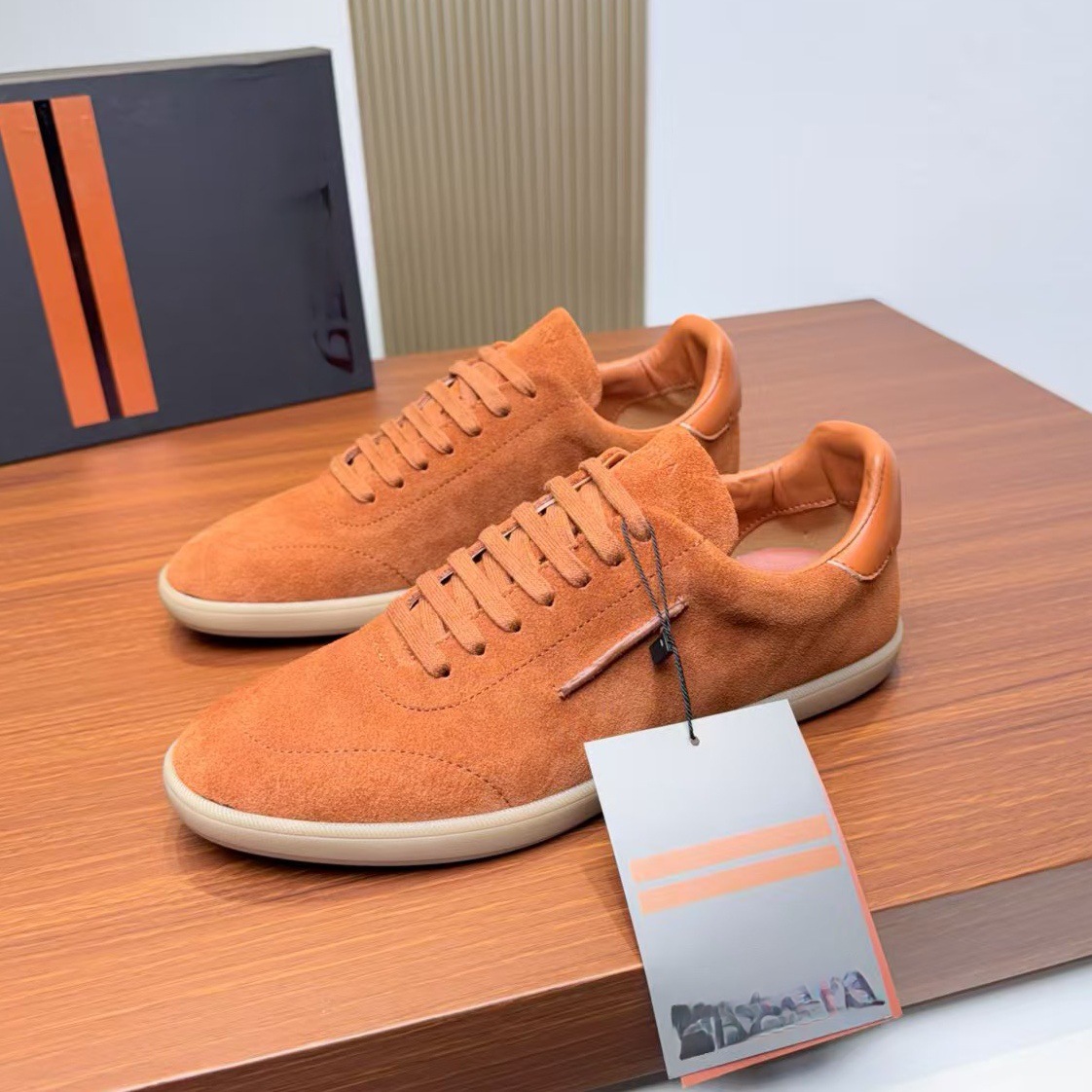Estación europea nueva suela gruesa zapatos deportivos de hombre zapatos de cabeza redonda zapatos de negocios zapatos de cuero casuales de alta gama zapatos blancos pequeños