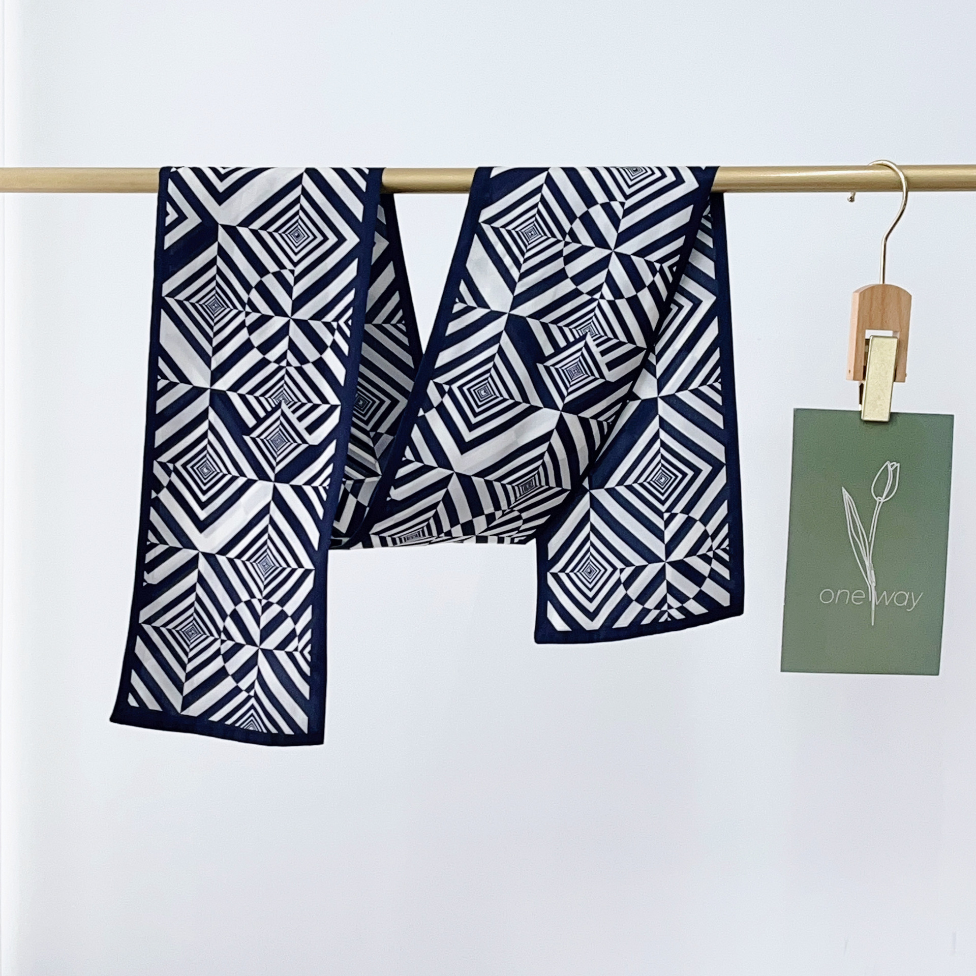 2025 primavera y verano nuevo diseño de bufandas de seda larga temperamento universal bufandas de correa roja en línea