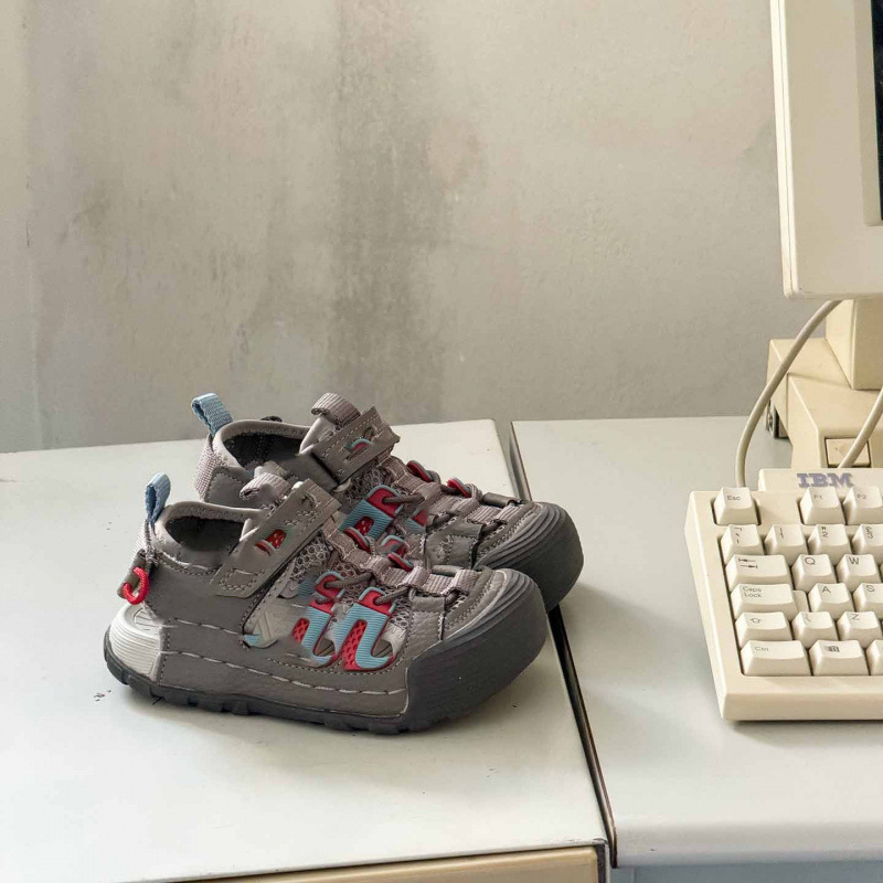 High-end KN brand children's closed-toe outdoor sandals, water shoes, stream-tracing shoes, beach shoes for boys and girls