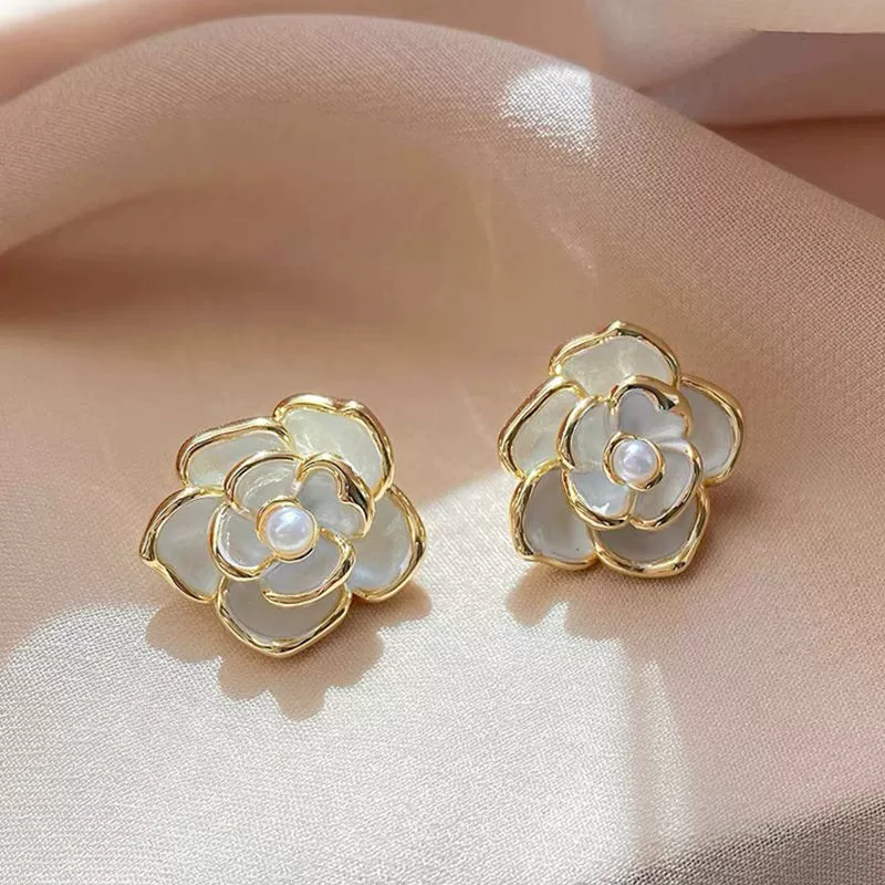 White mountain tea, sophisticated earrings, silver 925 sample