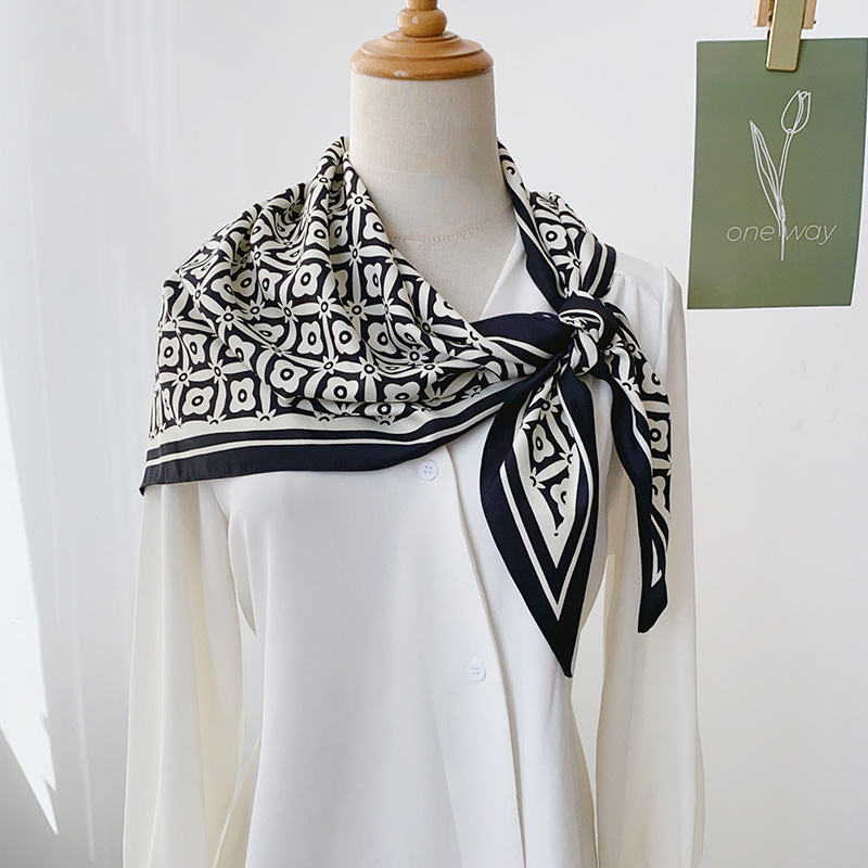 Toalla triangular fina de estilo estilo INS, moda multifuncional, impresión floral creativa, bufanda fina, bufanda triangular de sarga image 6