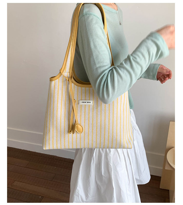 2025 Casual Commuter Tote bag, women's niche striped simple and fashionable hand-held shoulder bag, large-capacity underarm bag undefined