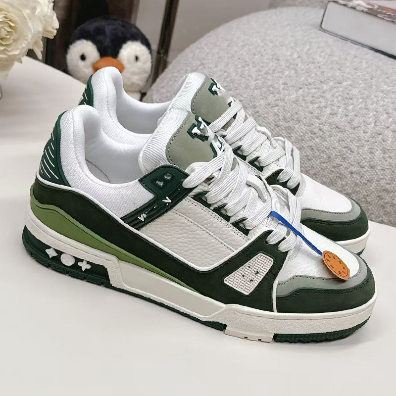 Zapatos de moda europeos Guangzhou de alta versión驴 entrenador zapatos deportivos ociosos de cuero universal para hombres y mujeres