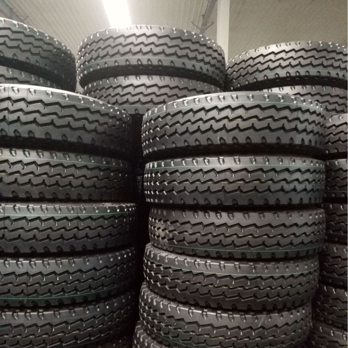 全钢卡车专用轮胎8.25R16LT老三线花纹 大量批发优质耐磨厂家直销