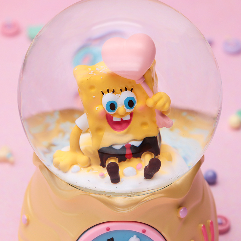 Animado encantador con la misma caja de música de bola de cristal de Bob Esponja resina creativa brillante nieve flotante caja de sonido boutique