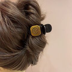 高级感サメクリップレトロ皿髪つかみクリップ赤后头部秋冬髪クリップ高ポニーテールヘアアクセサリー新