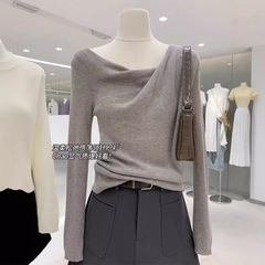 襟のウールのニットの底のセーターの女性の秋冬の中でtシャツの秋の新型の高級感の気質の上着を掛けます。