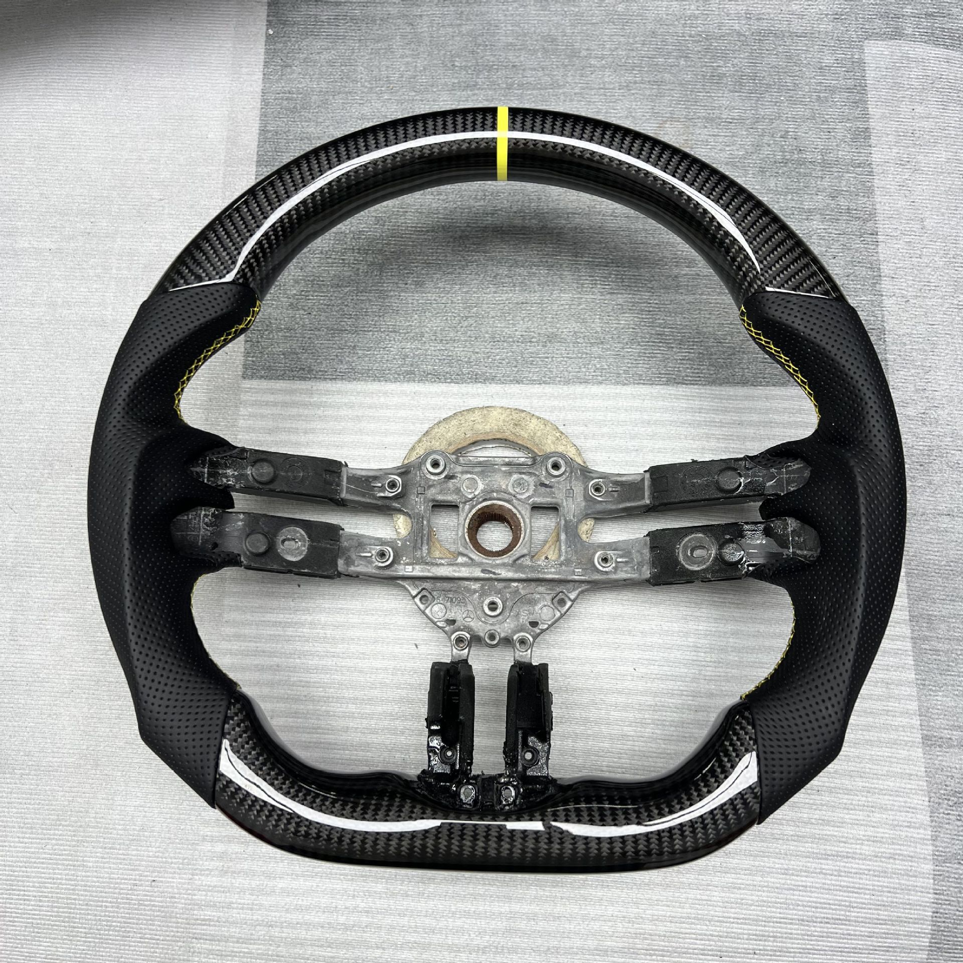 Source Factory Car Steering Wheel Modification, Suitable for Mercedes E-Class Car Carbon Fiber Steering Wheel Processing and Customization