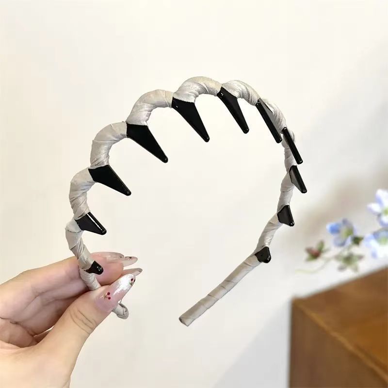 Dulce malla de perlas negras onduladas bandas de cabello para mujeres de alto nivel de sensación de cabello flojo raíz clip de cabello alto cráneo cara pequeña bandas de cabeza