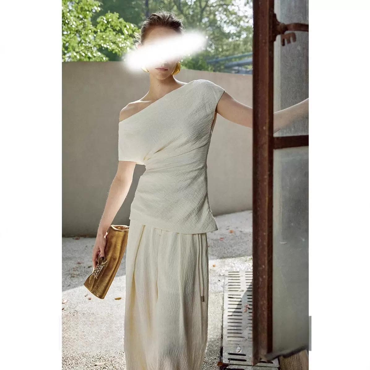 2025年夏季外贸新款女套装显瘦时髦百褶裤子无袖压皱上衣纯色女装