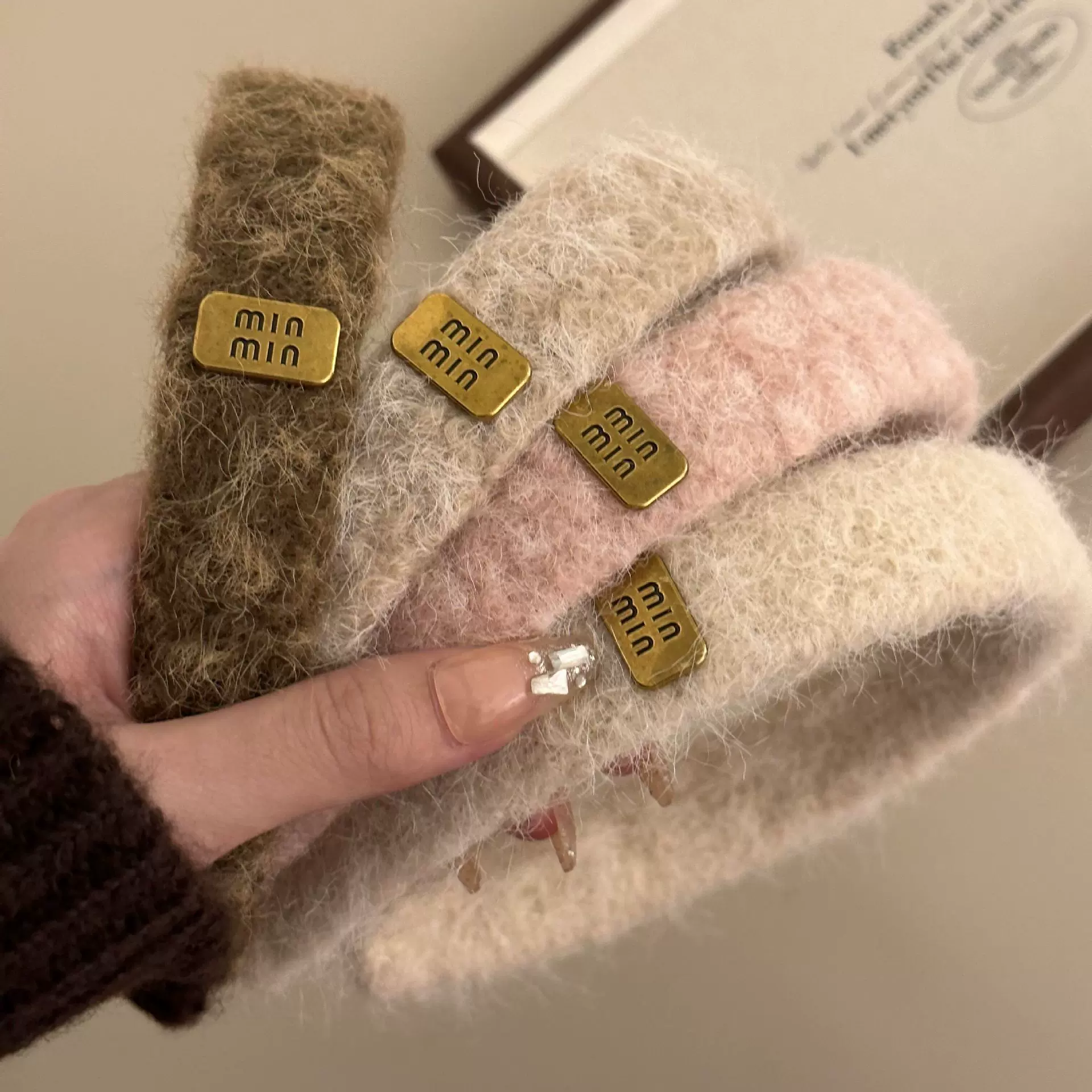 复古金属字母秋冬增高颅顶慵懒名媛感头箍复古毛绒秋冬高级发箍女