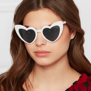 Eye-Catching Cross-Border New Special-Shaped Love Sunglasses for Women, Fashionable Peach Heart Sunglasses, Black Hot-Selling Model, Gray