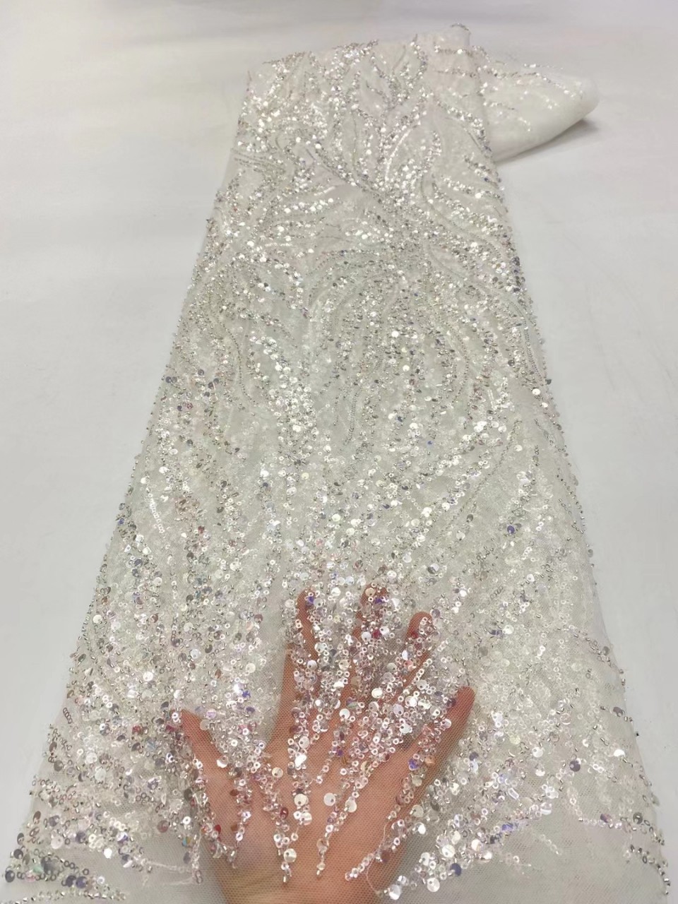 Tela de encaje de tubo de cuentas teñidas tela europea y americana irregular gran máquina bordado vestido de novia tela con cuentas JX1949