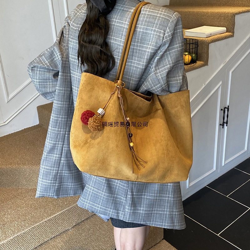 Autumn/Winter New Suede Large Capacity Commuter Tote Bag 2025 Women's Casual Simple Versatile Ins Shoulder Bag - Thumbnail 3