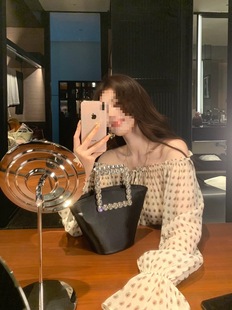 ����͹Ž�z���cһ�ּ��r��Ů����ϵ���L��ѩ��������