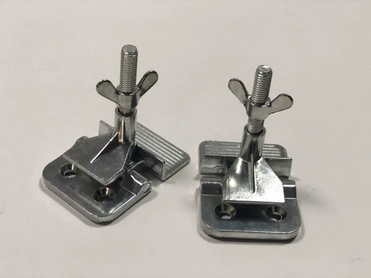 Поставка зажима для сетки-бабочки